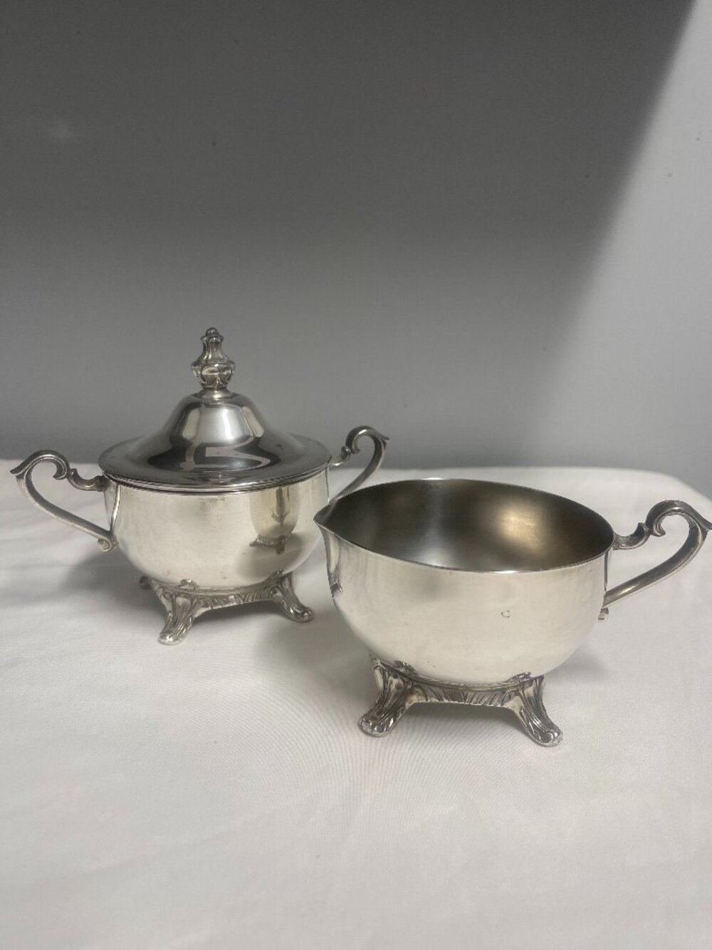 Wm Rogers Silverplate Creamer & Covered Sugar Bowl Set - Picture 1 of 11
